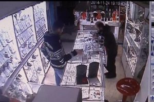 Pes dedirten hırsızlık