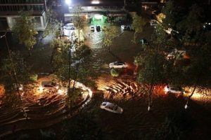 Sağanak yağış su baskınlarına neden oldu