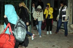 Hamile kadını bile fuhuşa zorlamışlar