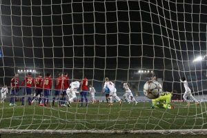 Roma Moskova'da 90+3'de dondu!