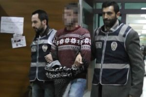 Merakı y&uuml;z&uuml;nden yakayı ele verdi