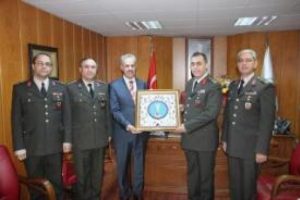 Garnizon komutanından &Ouml;ğretmenler G&uuml;n&uuml; kutlaması