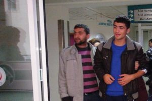 &Ouml;ğrenci servisi ile otomobil &ccedil;arpıştı: 12 yaralı