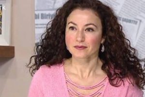 &Ouml;zcan Deniz'in kadın hayranlarından şok hareket