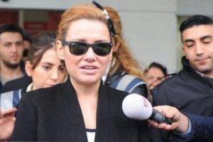 Deniz Seki gitar kursu almak istiyor