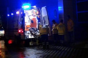 Acil &ccedil;alışanına bı&ccedil;aklı saldırı