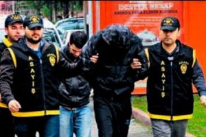 'Parayı poşete koy balkondan at'