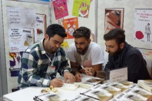 Dedesinin yaşam &ouml;yk&uuml;s&uuml;n&uuml; kaleme aldı