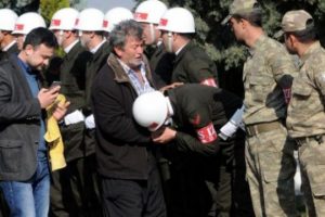 Şehidin babasına asker tesellisi