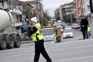 Trafik kilitlendi! Nedeni ağa&ccedil; kesimi