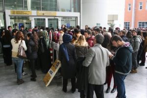 Bursa'da Ahmet Şerif İzg&ouml;ren yoğunluğu