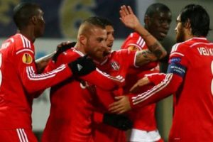 Kartal tura kanatlandı!