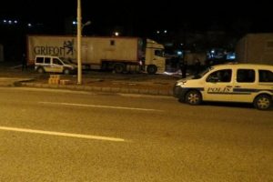 G&ouml;zler &ouml;n&uuml;nde hırsızlık girişimi