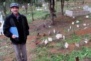 Depremden yaralı &ccedil;ıkan eşini 15 yıl sonra buldu