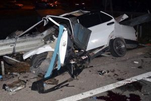 Bariyere saplanan ara&ccedil; sonları oldu