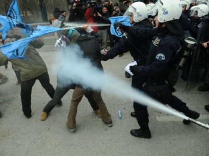 Y&Ouml;K Binası &Ouml;n&uuml;ndeki Eyleme Polis M&uuml;dahale Etti