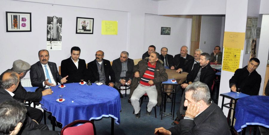 T&uuml;rkyılmaz, kıraathanede sorunları dinledi
