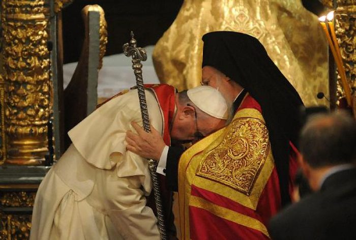 Papa ile Patrik kucaklaştı