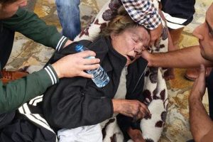 Yangından ka&ccedil;an Rus ve k&ouml;peği asans&ouml;rde kaldı