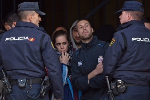 İspanyol polisi 24 kişiyi g&ouml;zaltına aldı