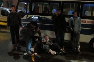 Bursa'da para &uuml;st&uuml; verirken yayaya &ccedil;arptı