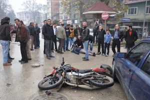 Bursa'da kaza! Minib&uuml;s ile motosiklet &ccedil;arpıştı!