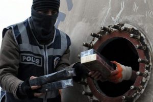 LPG tankerinde 300 bin paket ka&ccedil;ak sigara