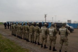 Şirket jandarmayla geldi, k&ouml;yl&uuml; mahkeme kararı ile direndi