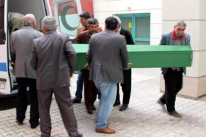 Elleri kelep&ccedil;eli ve ağzı bezle kapatılmış cesedi...