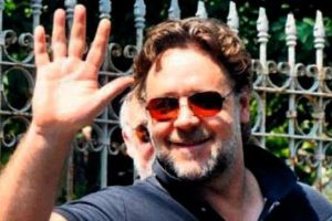 Hollywood usul&uuml; kırmızı halı t&ouml;reni...