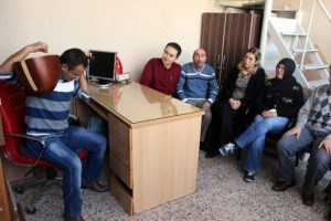 Sazı ensesinde &ccedil;alıyor