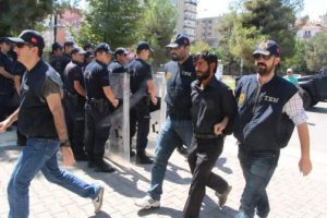 T&uuml;rk Bayrağını indiren sanığa 26 yıl...