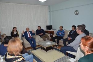 Deprem &ccedil;alışmalarını ev ziyaretleriyle anlatıyor