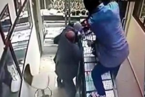 Kuyumcu soygununda dehşet anları!