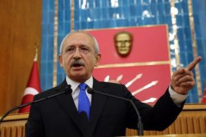 "Zenginin &ccedil;ocuğu askerlikten sıyıracak garibanın oğlu gidecek"