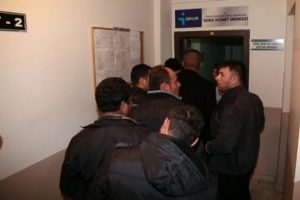 İşsiz madenciler İŞKUR kapısında