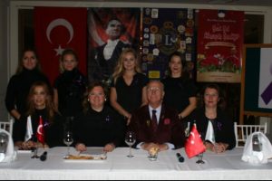 Alzheimer Hasta Konuk Evi i&ccedil;in 'Yeni Yıl Alışveriş Şenliği'