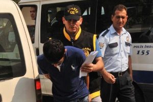 Baba-oğulu &ouml;ld&uuml;ren soygunculara ceza yağdı