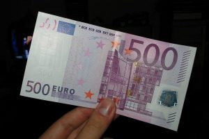 Yerde bulduğu 500 Euro'yu...