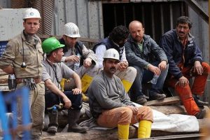 "Madenciler işsizlikle &ouml;l&uuml;m arasında kaldı"