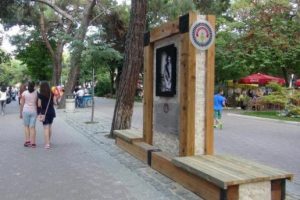 Pano krizine 'Atat&uuml;rk' ile &ccedil;&ouml;z&uuml;m bulundu