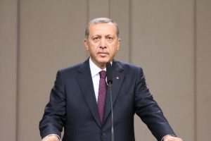 O komiser yardımcısı hakim karşısında
