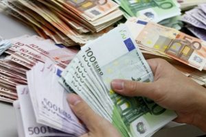 Euro 27 ayın dip seviyesini g&ouml;rd&uuml;