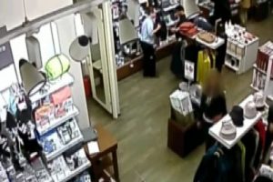 Bulgar kadın hırsızlar kamerada