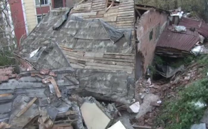 İstinat duvarı &ccedil;&ouml;kt&uuml;: 1 iş&ccedil;i g&ouml;&ccedil;&uuml;k altında kaldı