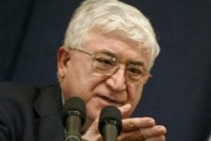 Cumhurbaşkanı maaşını yarıya d&uuml;ş&uuml;rd&uuml;