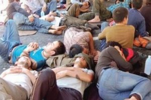 6 bin Uygur T&uuml;rk&uuml; &ouml;l&uuml;m&uuml;n kıyısında