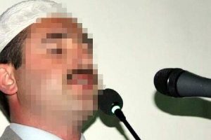 Kız kardeşine tecav&uuml;zle su&ccedil;lanan imam g&ouml;revden alındı!