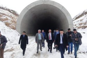 Vali &Ouml;zdemir, demiryolunda incelemelerde bulundu