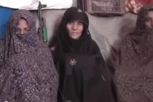25 Taliban'ı &ouml;ld&uuml;ren anneye madalyası